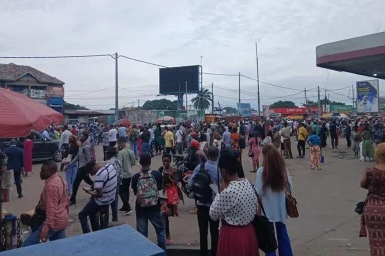 Kinshasa : la grève des conducteurs de taxi révèle des tensions sociales croissantes